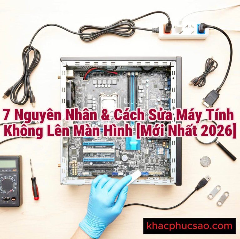 Kỹ thuật viên đang kiểm tra linh kiện bên trong để sửa lỗi máy tính không lên màn hình.